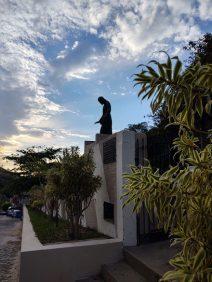 Cemitério Municipal São Sebastião do Alto – RJ – Floricultura Coroa de FLores