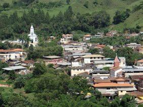 Cemitério Municipal de Amparo do Serra – MG – 